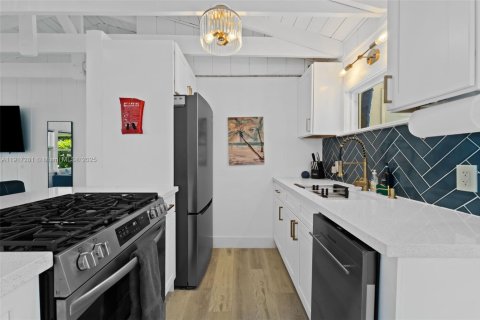 Villa ou maison à louer à Wilton Manors, Floride: 2 chambres, 83.24 m2 № 1973465 - photo 6