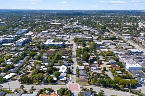 Villa ou maison à louer à Wilton Manors, Floride: 2 chambres, 83.24 m2 № 1973465 - photo 25
