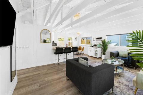 Villa ou maison à louer à Wilton Manors, Floride: 2 chambres, 83.24 m2 № 1973465 - photo 5