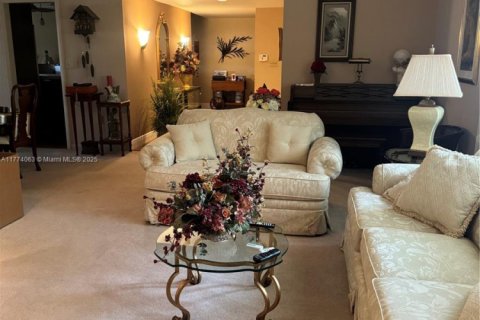 Casa en venta en Miami Lakes, Florida, 3 dormitorios, 193.42 m2 № 1968547 - foto 3