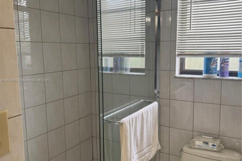 Casa en venta en Miami Lakes, Florida, 3 dormitorios, 193.42 m2 № 1968547 - foto 17