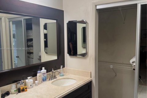 Casa en venta en Miami Lakes, Florida, 3 dormitorios, 193.42 m2 № 1968547 - foto 16