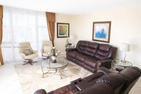 Купить кондоминиум в Авентура, Флорида 2 спальни, 121.98м2, № 2011009 - фото 10