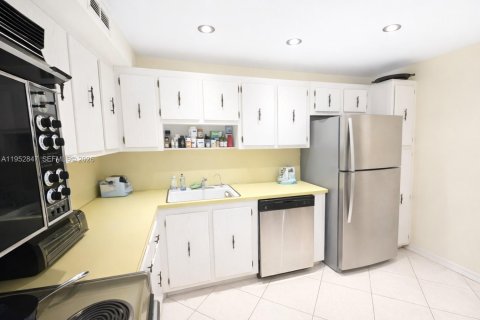 Купить кондоминиум в Авентура, Флорида 2 спальни, 121.98м2, № 2011009 - фото 21