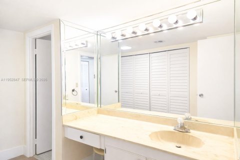 Купить кондоминиум в Авентура, Флорида 2 спальни, 121.98м2, № 2011009 - фото 16