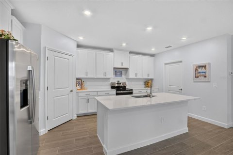 Villa ou maison à louer à New Port Richey, Floride: 2 chambres, 149.85 m2 № 2412527 - photo 11