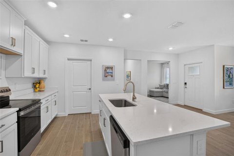 Villa ou maison à louer à New Port Richey, Floride: 2 chambres, 149.85 m2 № 2412527 - photo 15