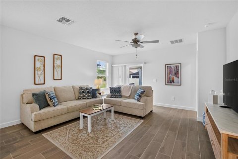 Villa ou maison à louer à New Port Richey, Floride: 2 chambres, 149.85 m2 № 2412527 - photo 19