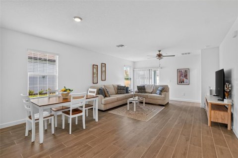 Villa ou maison à louer à New Port Richey, Floride: 2 chambres, 149.85 m2 № 2412527 - photo 24