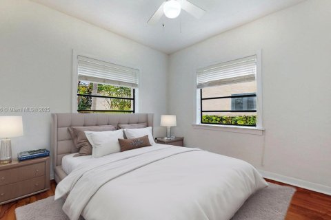 House in Coral Gables, Florida 2 bedrooms, 142.33 sq.m. № 1817041 - photo 30