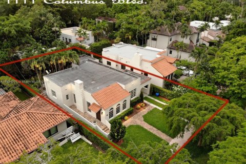 House in Coral Gables, Florida 2 bedrooms, 142.33 sq.m. № 1817041 - photo 6