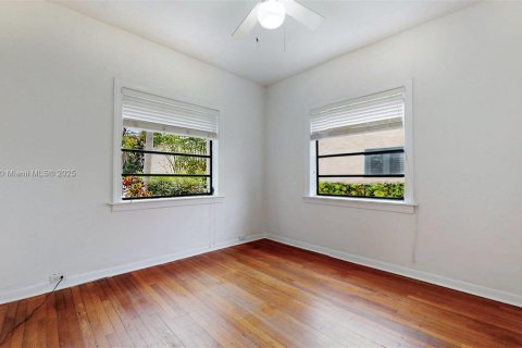 House in Coral Gables, Florida 2 bedrooms, 142.33 sq.m. № 1817041 - photo 28