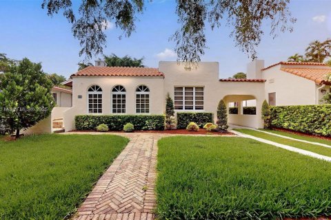 House in Coral Gables, Florida 2 bedrooms, 142.33 sq.m. № 1817041 - photo 3