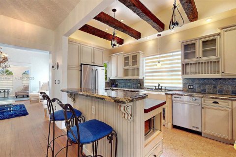 House in Coral Gables, Florida 2 bedrooms, 142.33 sq.m. № 1817041 - photo 19
