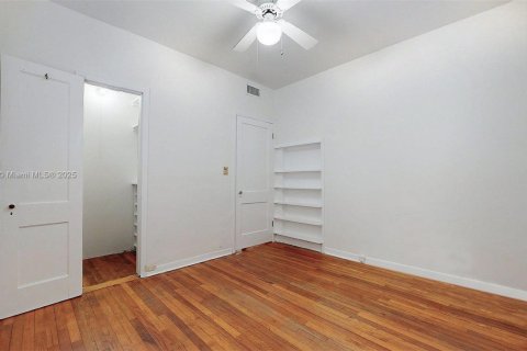 House in Coral Gables, Florida 2 bedrooms, 142.33 sq.m. № 1817041 - photo 29