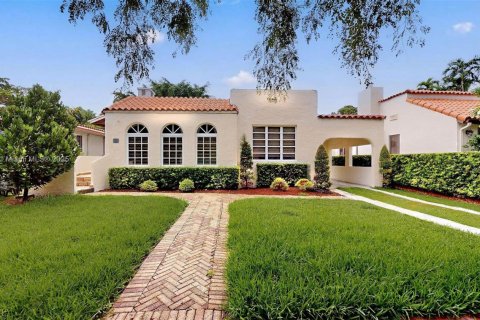 House in Coral Gables, Florida 2 bedrooms, 142.33 sq.m. № 1817041 - photo 2