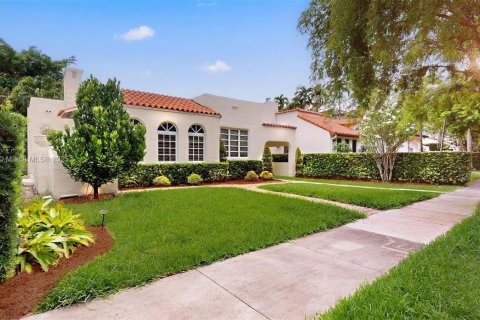 House in Coral Gables, Florida 2 bedrooms, 142.33 sq.m. № 1817041 - photo 5