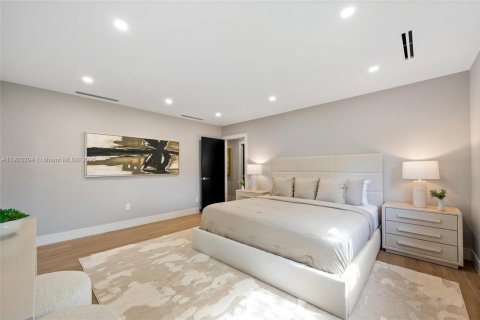 House in Palmetto Bay, Florida 4 bedrooms, 250.37 sq.m. № 1965596 - photo 17