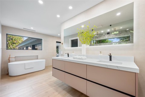 House in Palmetto Bay, Florida 4 bedrooms, 250.37 sq.m. № 1965596 - photo 14