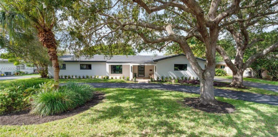 House in Palmetto Bay, Florida 4 bedrooms, 250.37 sq.m. № 1965596