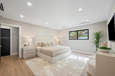 House in Palmetto Bay, Florida 4 bedrooms, 250.37 sq.m. № 1965596 - photo 11