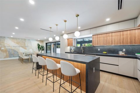 House in Palmetto Bay, Florida 4 bedrooms, 250.37 sq.m. № 1965596 - photo 7