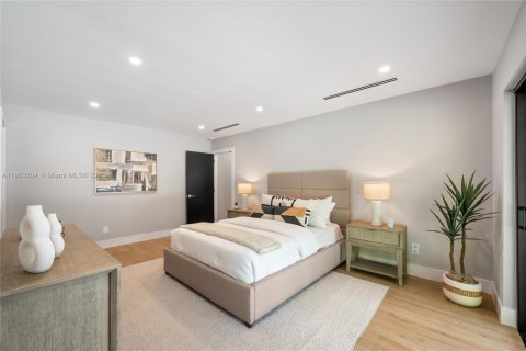 House in Palmetto Bay, Florida 4 bedrooms, 250.37 sq.m. № 1965596 - photo 12