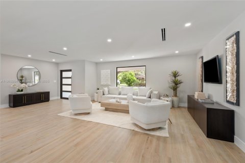 House in Palmetto Bay, Florida 4 bedrooms, 250.37 sq.m. № 1965596 - photo 3