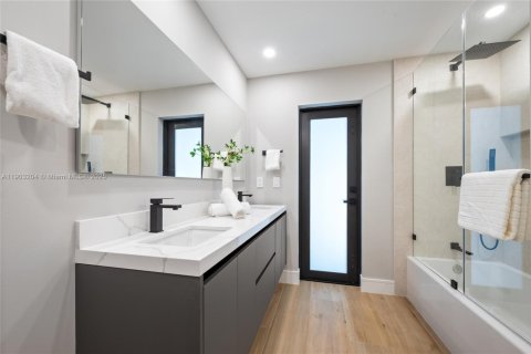 House in Palmetto Bay, Florida 4 bedrooms, 250.37 sq.m. № 1965596 - photo 26