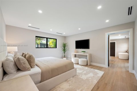 House in Palmetto Bay, Florida 4 bedrooms, 250.37 sq.m. № 1965596 - photo 10