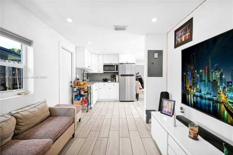 Casa en alquiler en Miami, Florida, 3 dormitorios, 102.19 m2 № 1973895 - foto 12