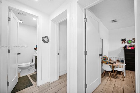 Casa en alquiler en Miami, Florida, 3 dormitorios, 102.19 m2 № 1973895 - foto 8