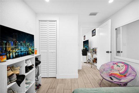 Casa en alquiler en Miami, Florida, 3 dormitorios, 102.19 m2 № 1973895 - foto 5