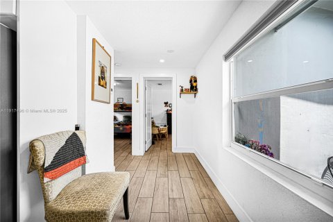 Casa en alquiler en Miami, Florida, 3 dormitorios, 102.19 m2 № 1973895 - foto 10