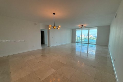 Copropriété à louer à Aventura, Floride: 2 chambres, 185.9 m2 № 1888085 - photo 4