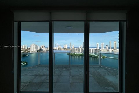 Copropriété à louer à Aventura, Floride: 2 chambres, 185.9 m2 № 1888085 - photo 3