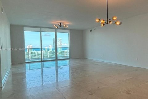 Copropriété à louer à Aventura, Floride: 2 chambres, 185.9 m2 № 1888085 - photo 6