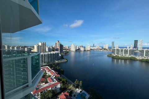 Copropriété à louer à Aventura, Floride: 2 chambres, 185.9 m2 № 1888085 - photo 2