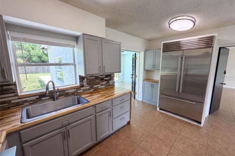 Casa en venta en Orlando, Florida, 4 dormitorios, 153.75 m2 № 2150395 - foto 2