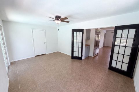 Casa en venta en Orlando, Florida, 4 dormitorios, 153.75 m2 № 2150395 - foto 8