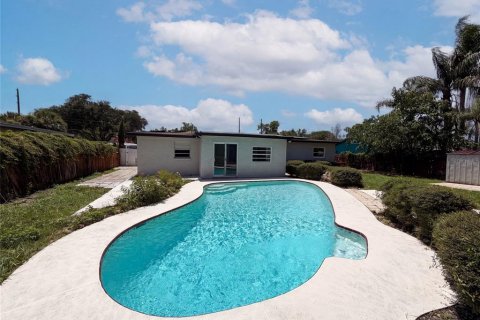 Casa en venta en Orlando, Florida, 4 dormitorios, 153.75 m2 № 2150395 - foto 5