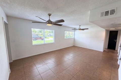 Casa en venta en Orlando, Florida, 4 dormitorios, 153.75 m2 № 2150395 - foto 6