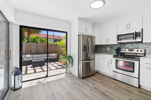 Touwnhouse à louer à Fort Lauderdale, Floride: 3 chambres, 134.89 m2 № 2191710 - photo 11