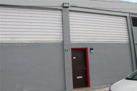 Коммерческая недвижимость в Майами, Флорида № 2047292