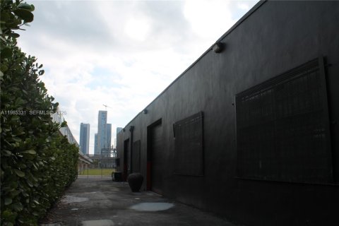 Купить коммерческую недвижимость в Майами, Флорида № 2047292 - фото 4