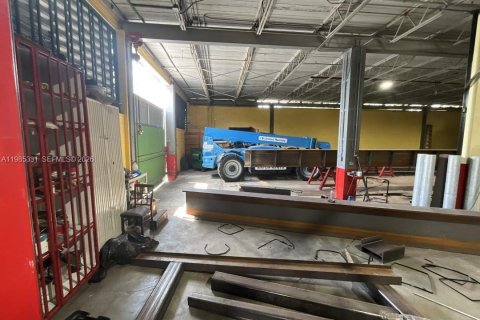 Купить коммерческую недвижимость в Майами, Флорида № 2047292 - фото 15