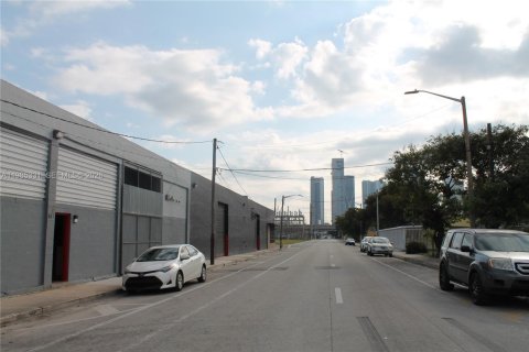 Купить коммерческую недвижимость в Майами, Флорида № 2047292 - фото 3