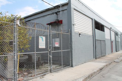 Купить коммерческую недвижимость в Майами, Флорида № 2047292 - фото 8