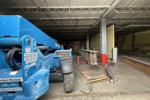 Купить коммерческую недвижимость в Майами, Флорида № 2047292 - фото 11