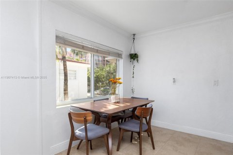 Condo in Coral Gables, Florida, 2 bedrooms  № 1967831 - photo 8